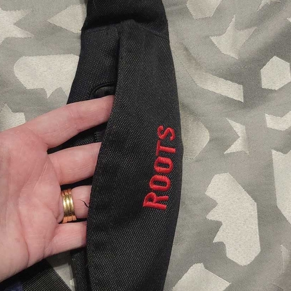 Roots to sling bag - Picture 4 of 4